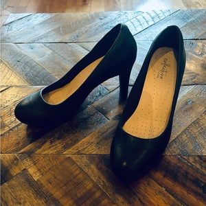 Clarks black pumps size 7.5